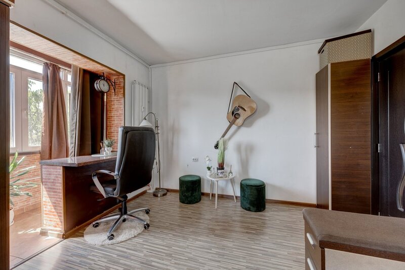 Telita, studio complet mobilat si utilat.