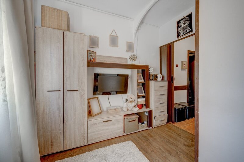 Telita, studio complet mobilat si utilat.